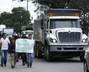 Protesta-de-transportadores-de-carga