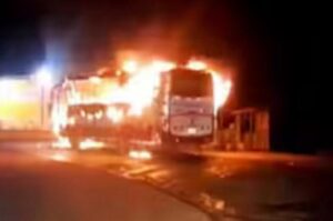 Bus-incinerado-via-Quibdo-Medellin