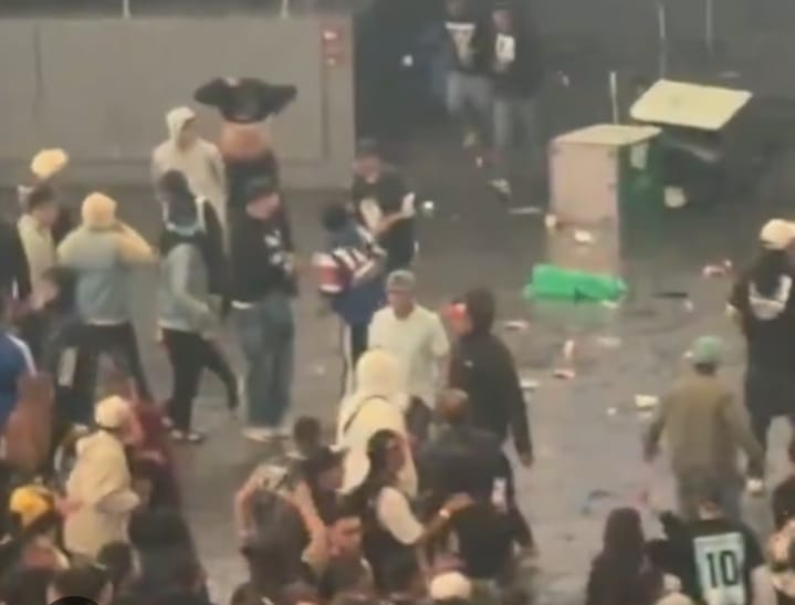 Desmanes y violencia en el Movistar Arena