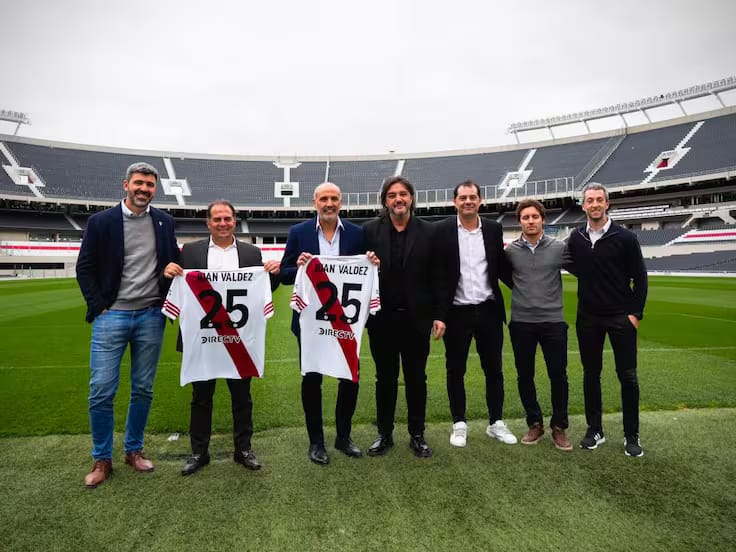 Directivos de River Plate y de la Federacion Colombiana de Cafeteros