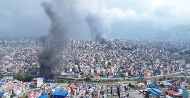 Nepal registra incendios por violencia política