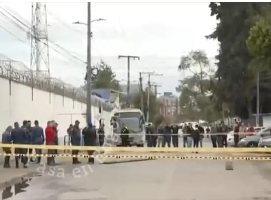 Acordonada entrada a la Cárcel Modelo