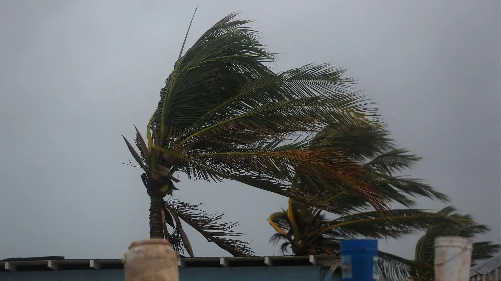 Vientos que sobrepasan los 190 Kph golpean a Cuba