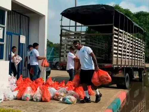 Deportistas ayudan a damnificados en la Costa Caribe