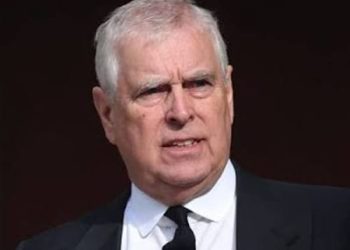 Detienen en Reino Unido al príncipe Andrés, hermano del rey Carlos III